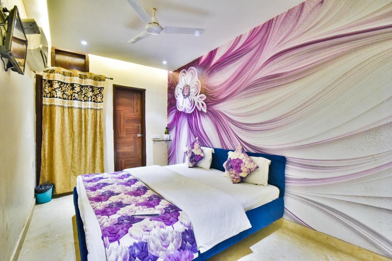 Singh International, 3*