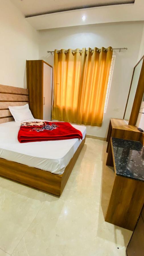 Homestay Hotel, *