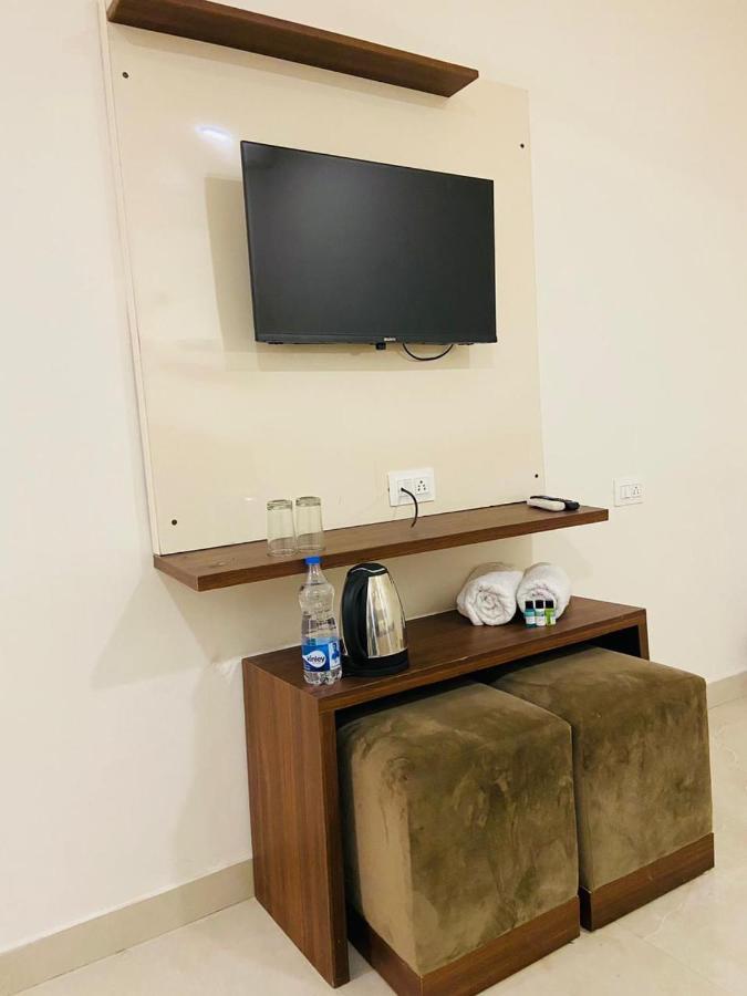 Hotel Paradise Stays 3*