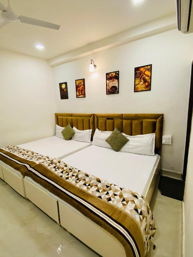 Paradise Stays 3*