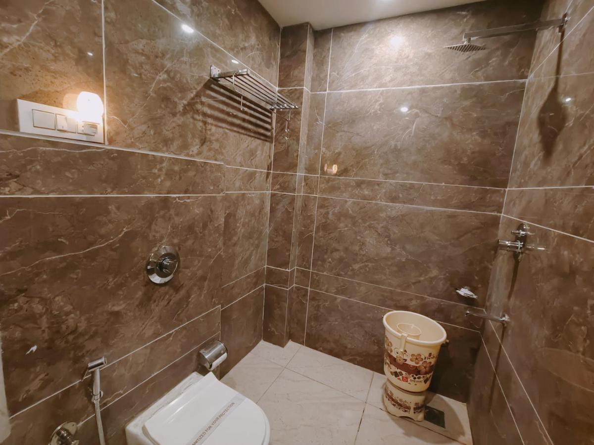 Crown, 3*