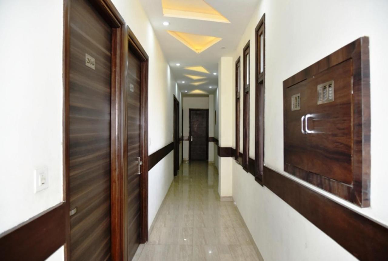 Royals Grand Galaxy Hotel 3*