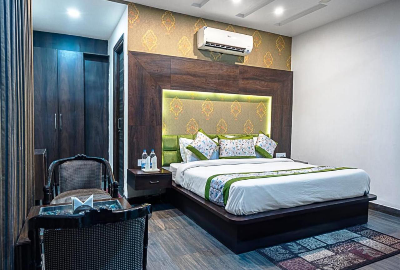 Hotel Royals Grand Galaxy