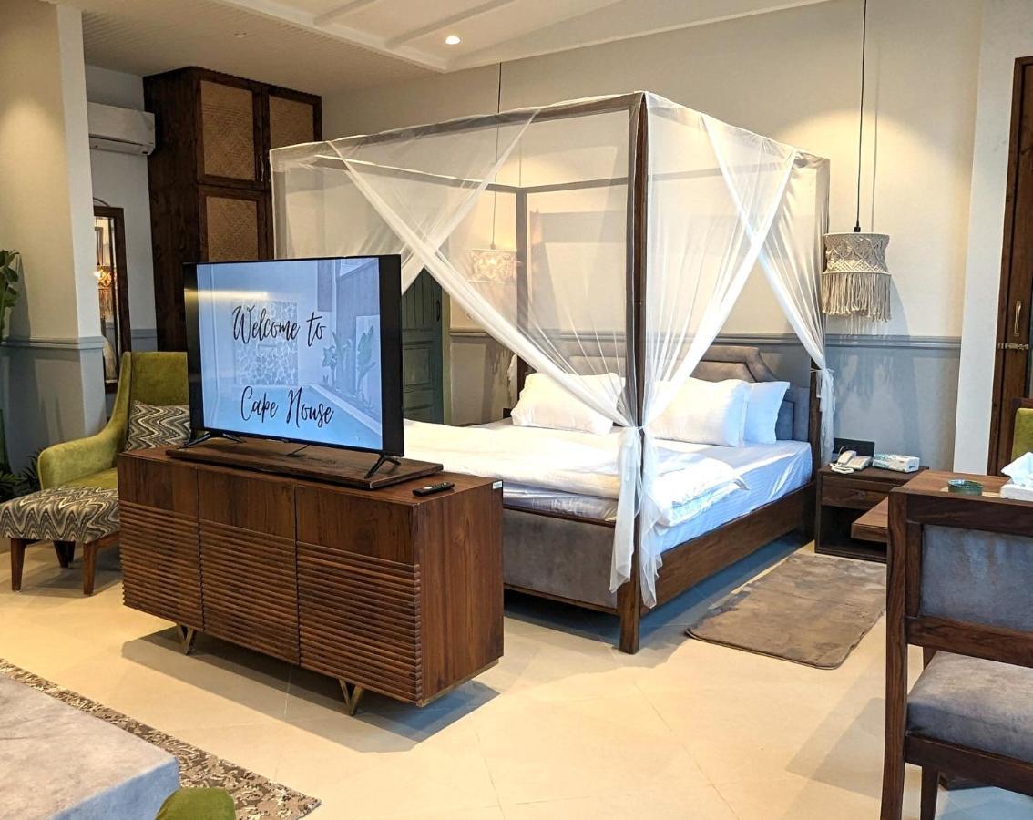 Cape House 4*