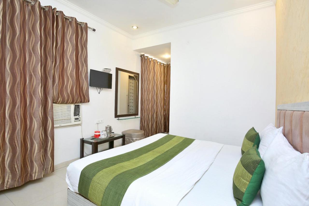 Hotel O Axis 4*