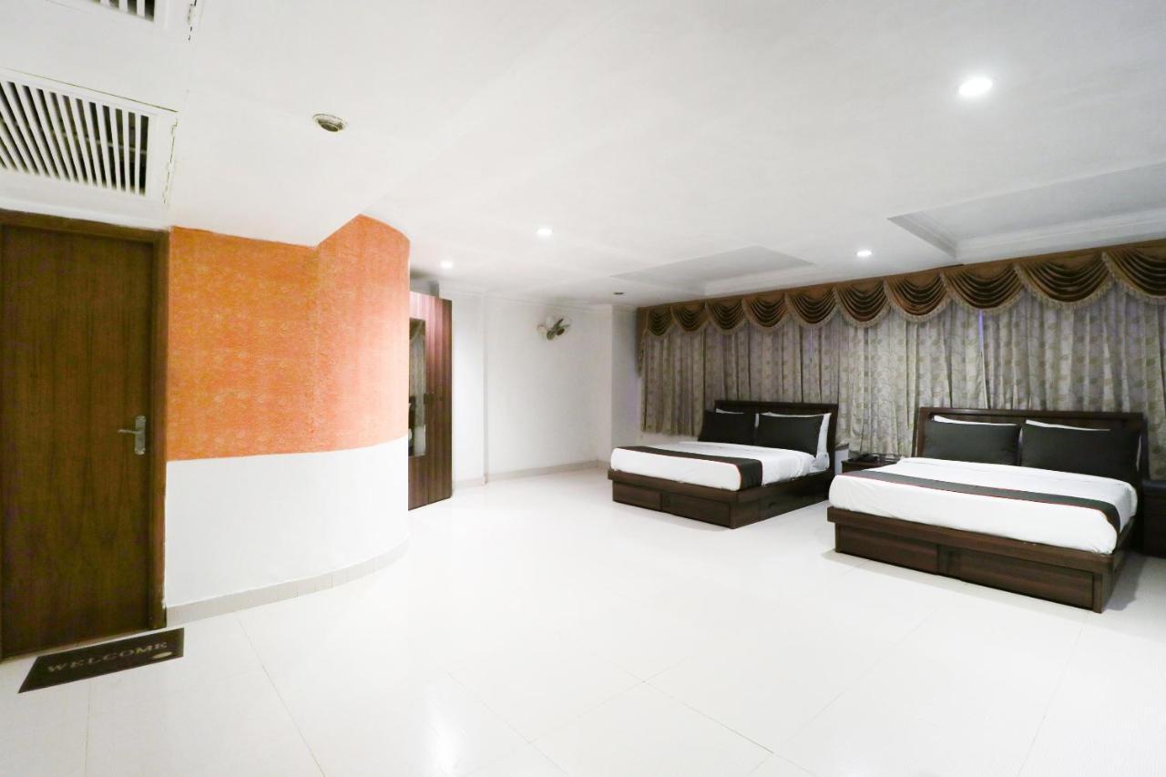 Oyo 13365 Teg Royal Hotel 3*