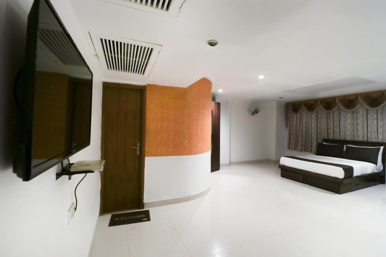 Oyo 13365 Teg Royal Hotel