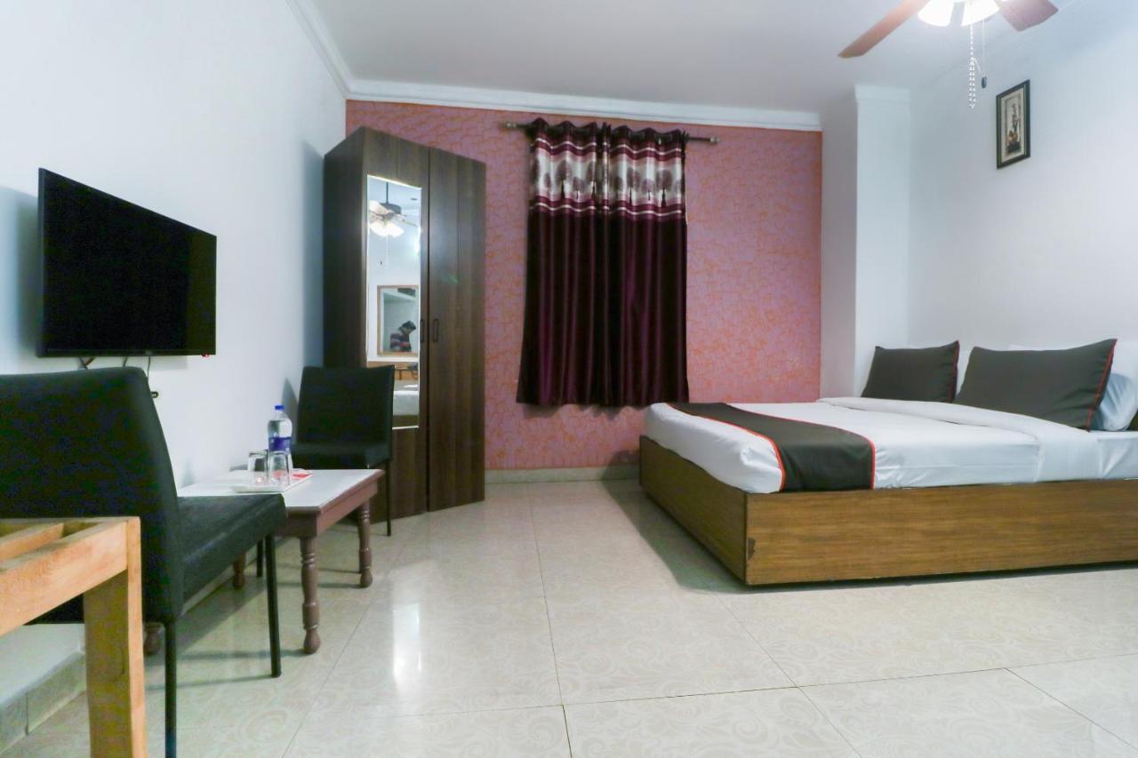 Oyo 13365 Teg Royal Hotel
