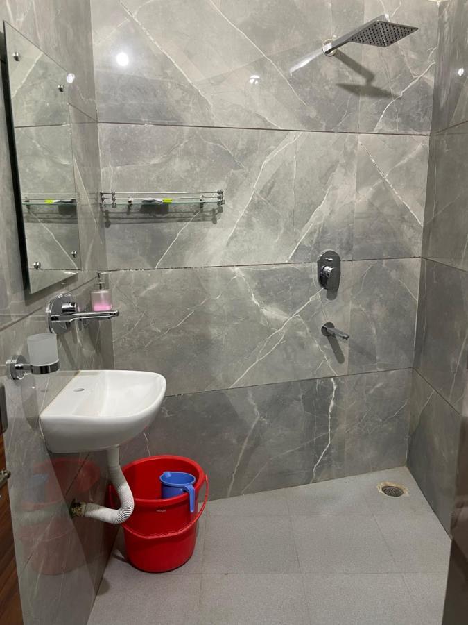 Comforts 500m From Airport Guest house *