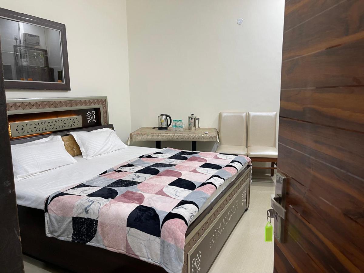 Comforts 500m From Airport