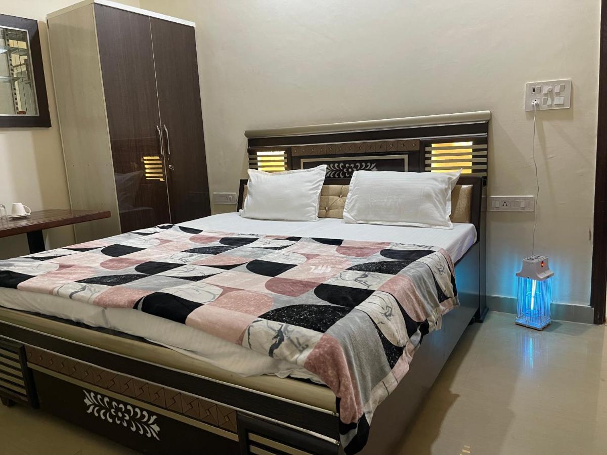 Comforts 500m From Airport *