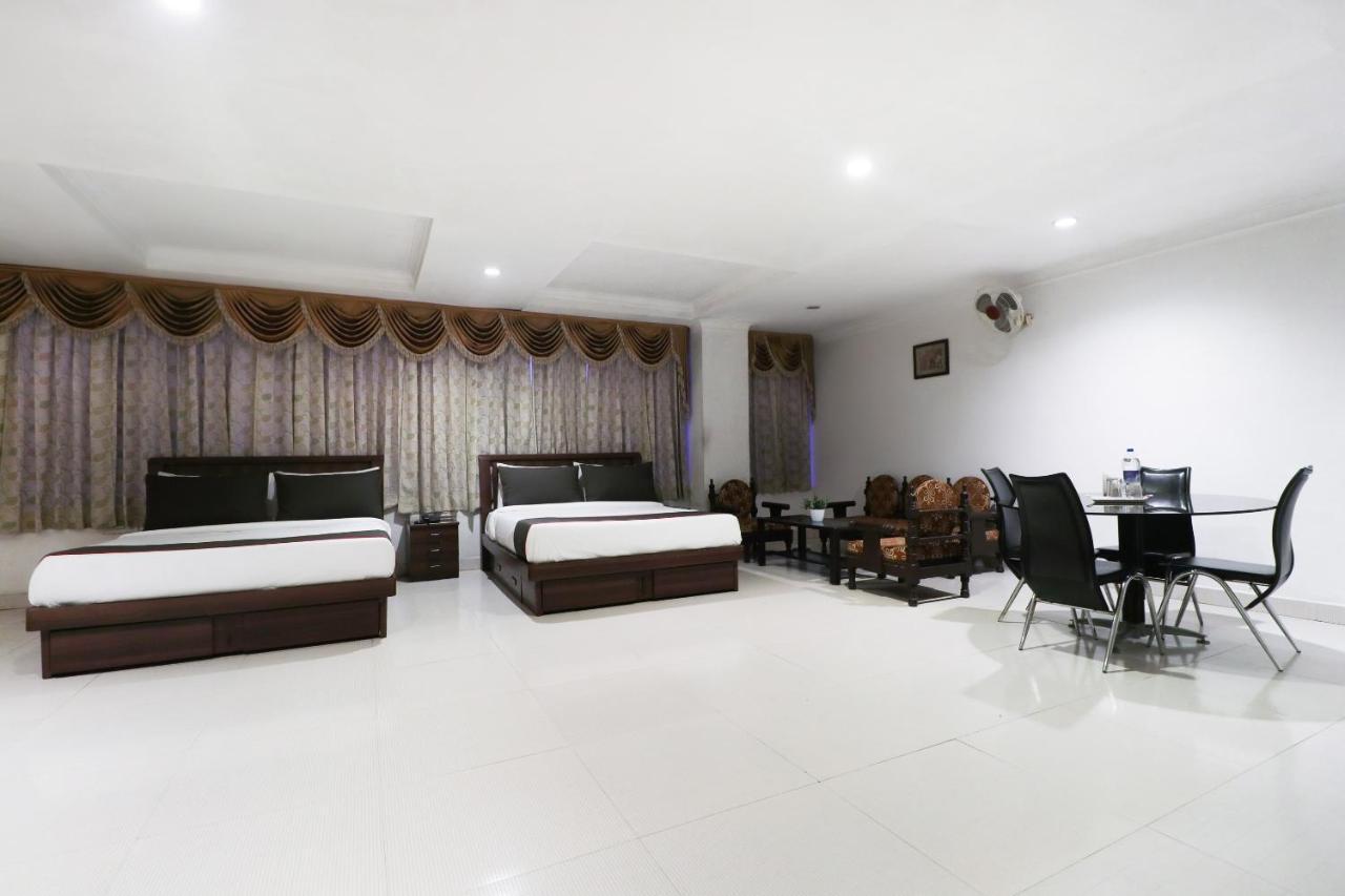 Oyo 13365 Teg Royal Hotel