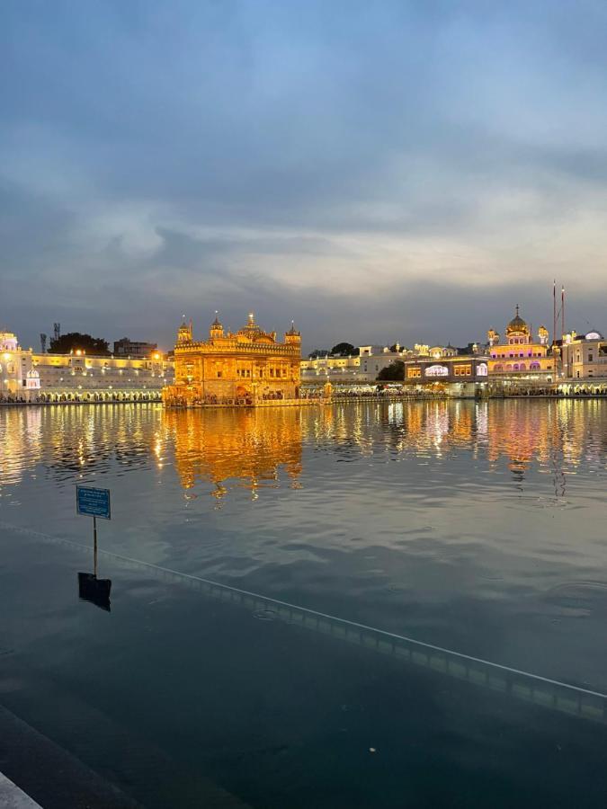 Guest house Comforts 500m From Airport Amritsar