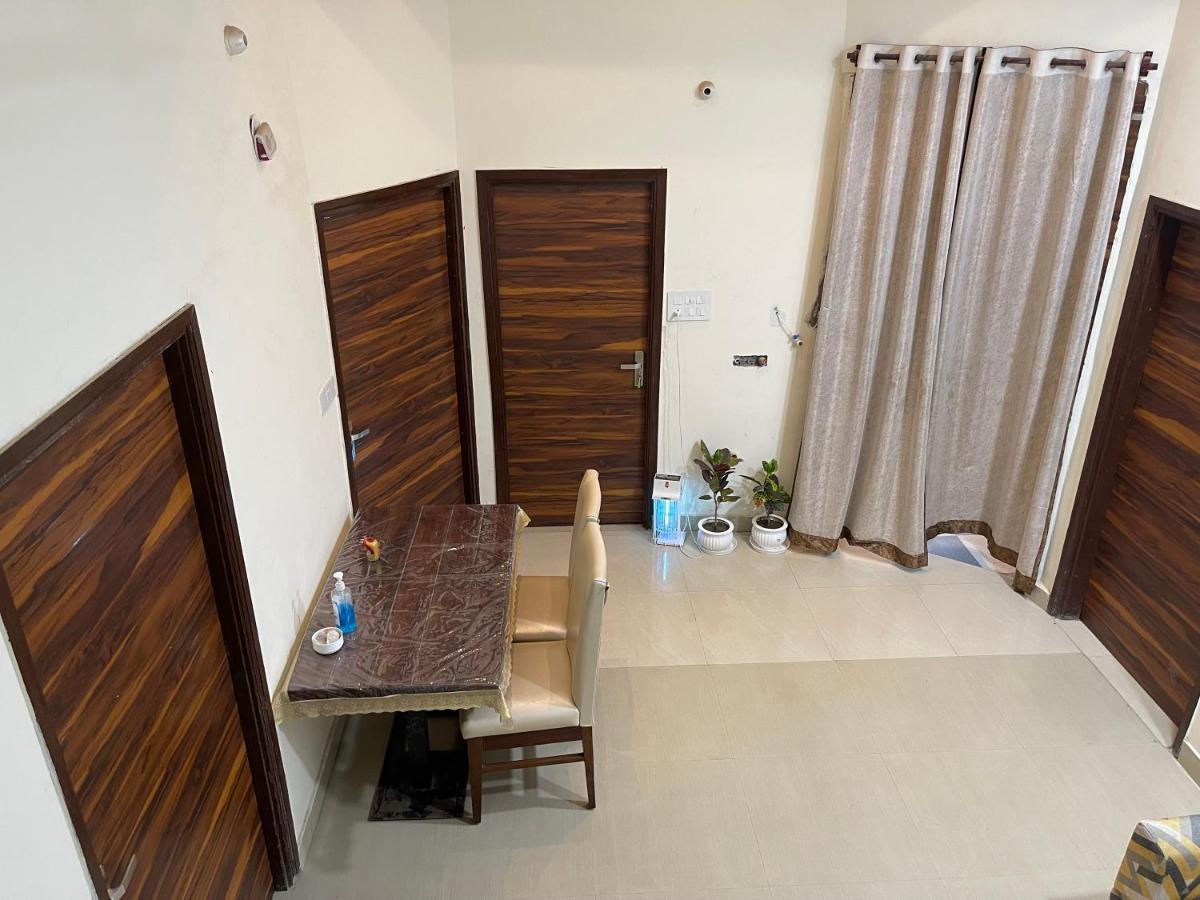 Guest house Comforts 500m From Airport