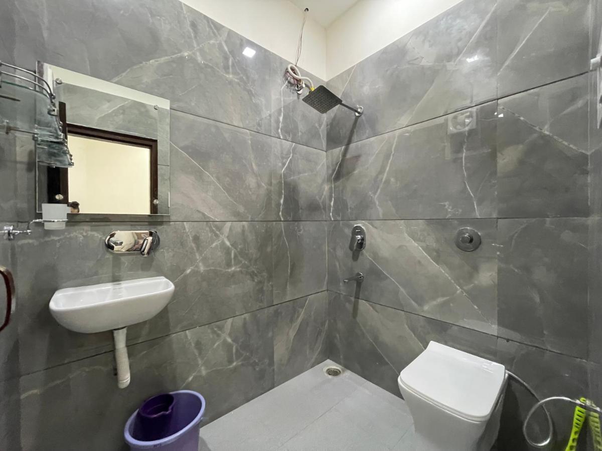 Comforts 500m From Airport *