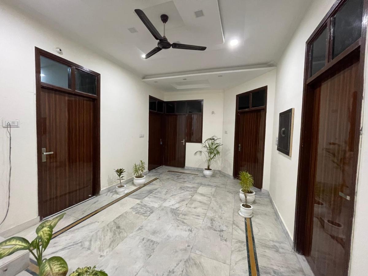 Guest house Comforts 500m From Airport