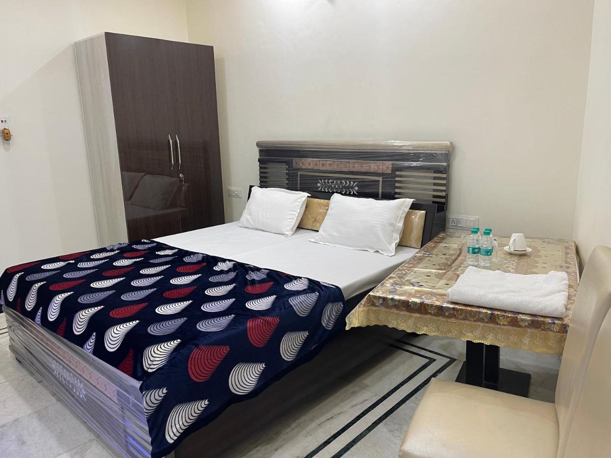 Comforts 500m From Airport Guest house *