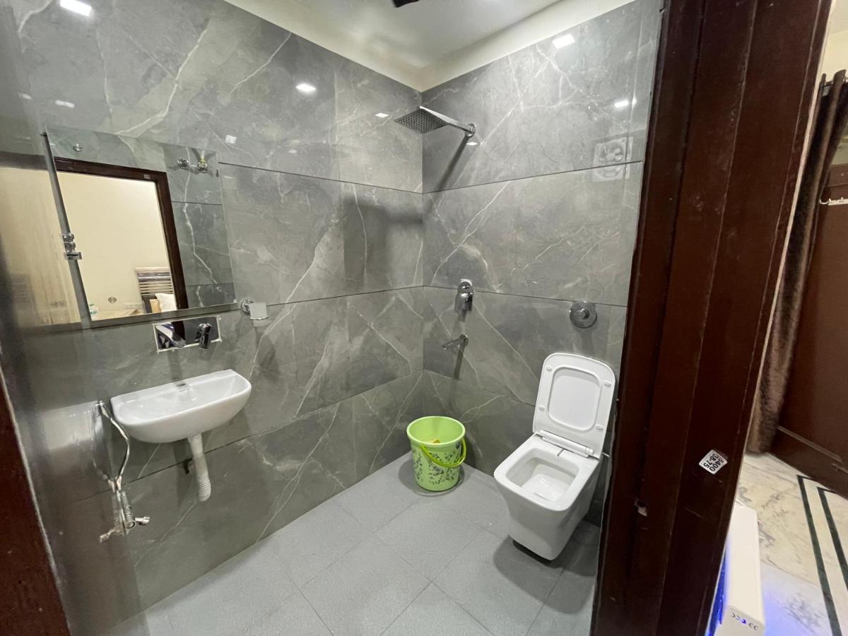 Comforts 500m From Airport Guest house *