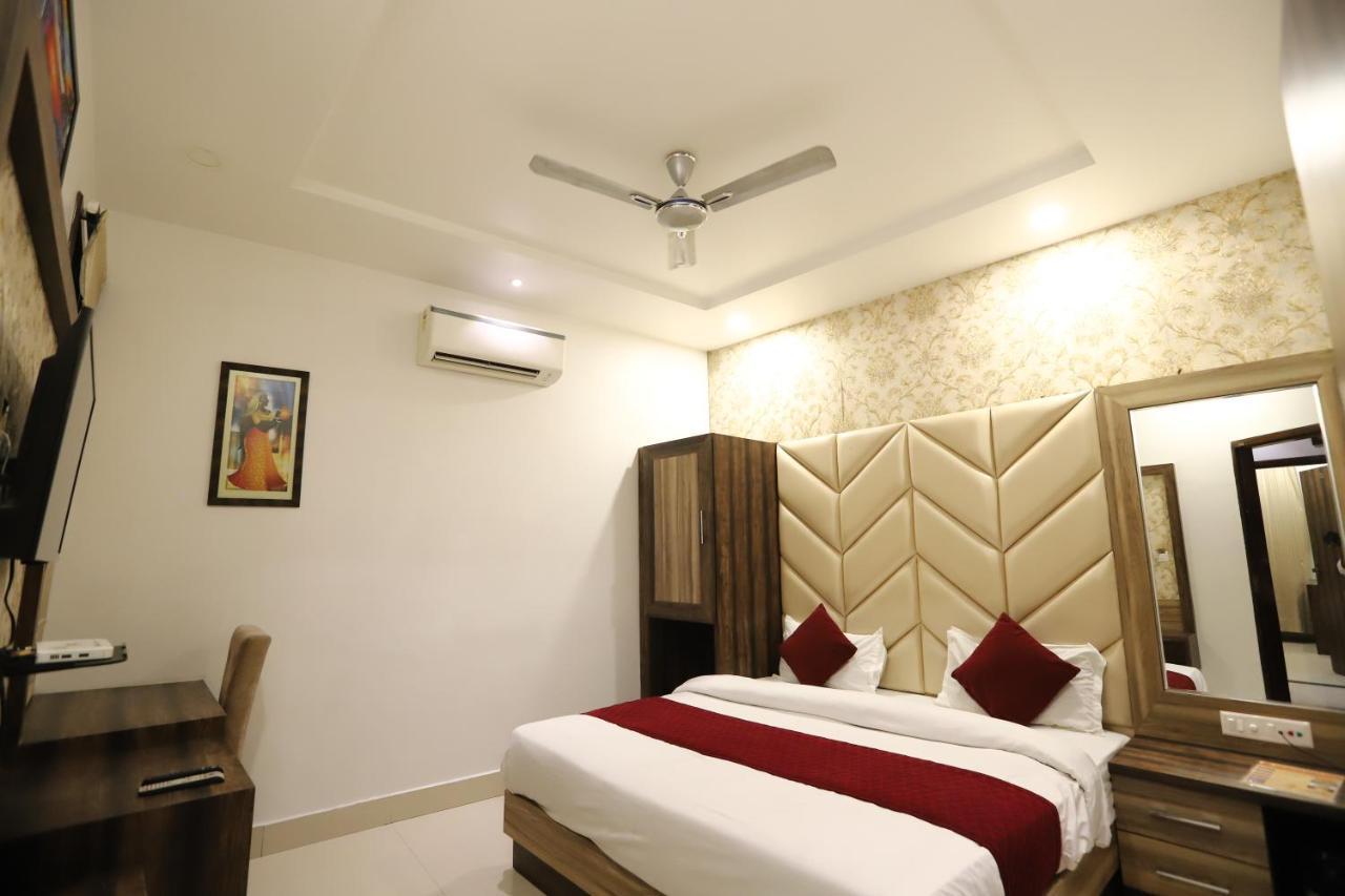 Malhotra 50 Meter From Golden Temple 3* Amritsar