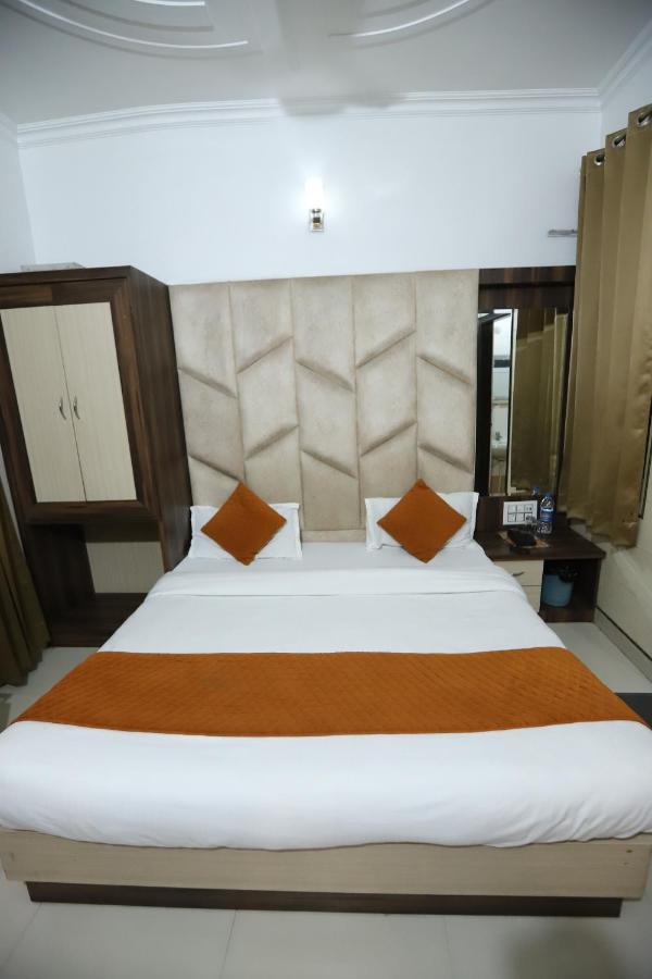 Malhotra 50 Meter From Golden Temple 3* Amritsar
