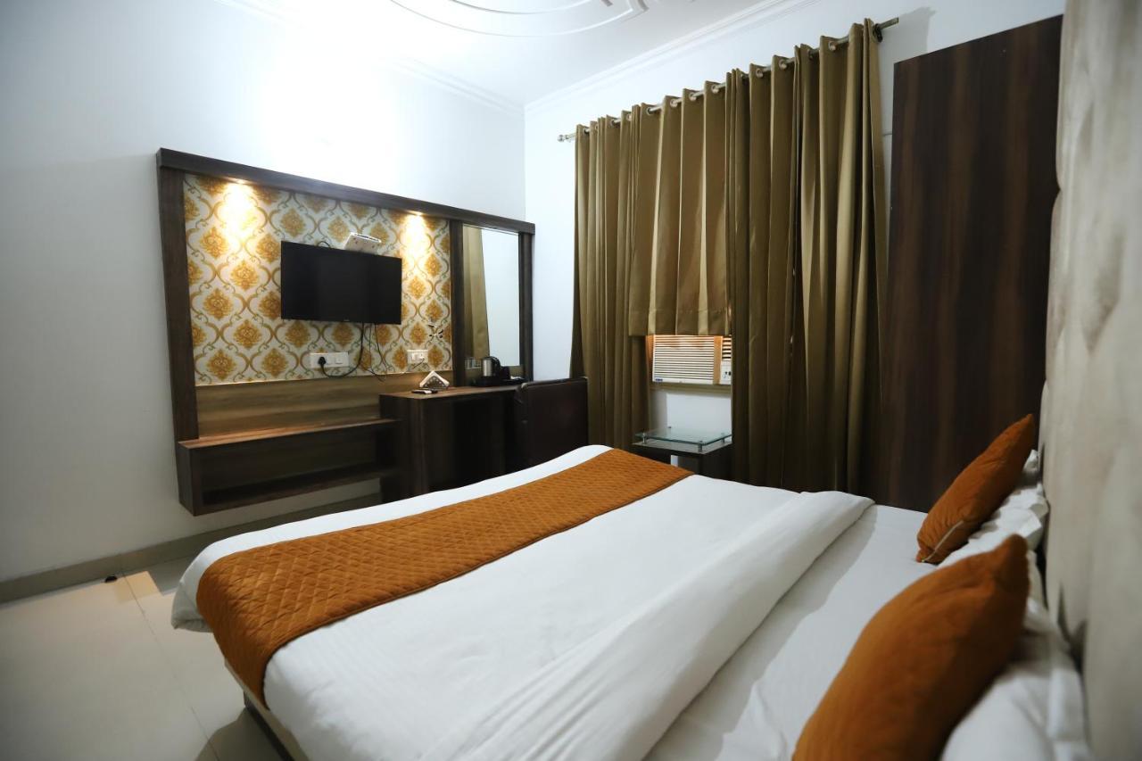 Malhotra 50 Meter From Golden Temple 3* Amritsar
