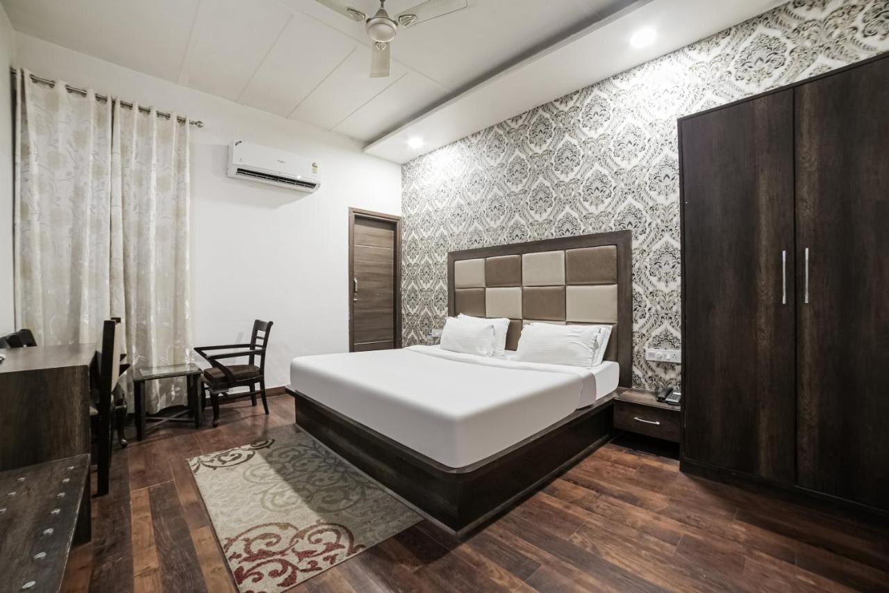Hotel Super Townhouse Hollywood Heights 4*