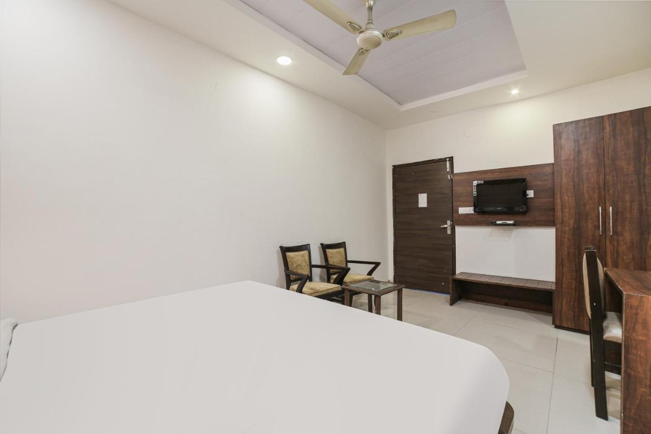 Super Townhouse Hollywood Heights Amritsar