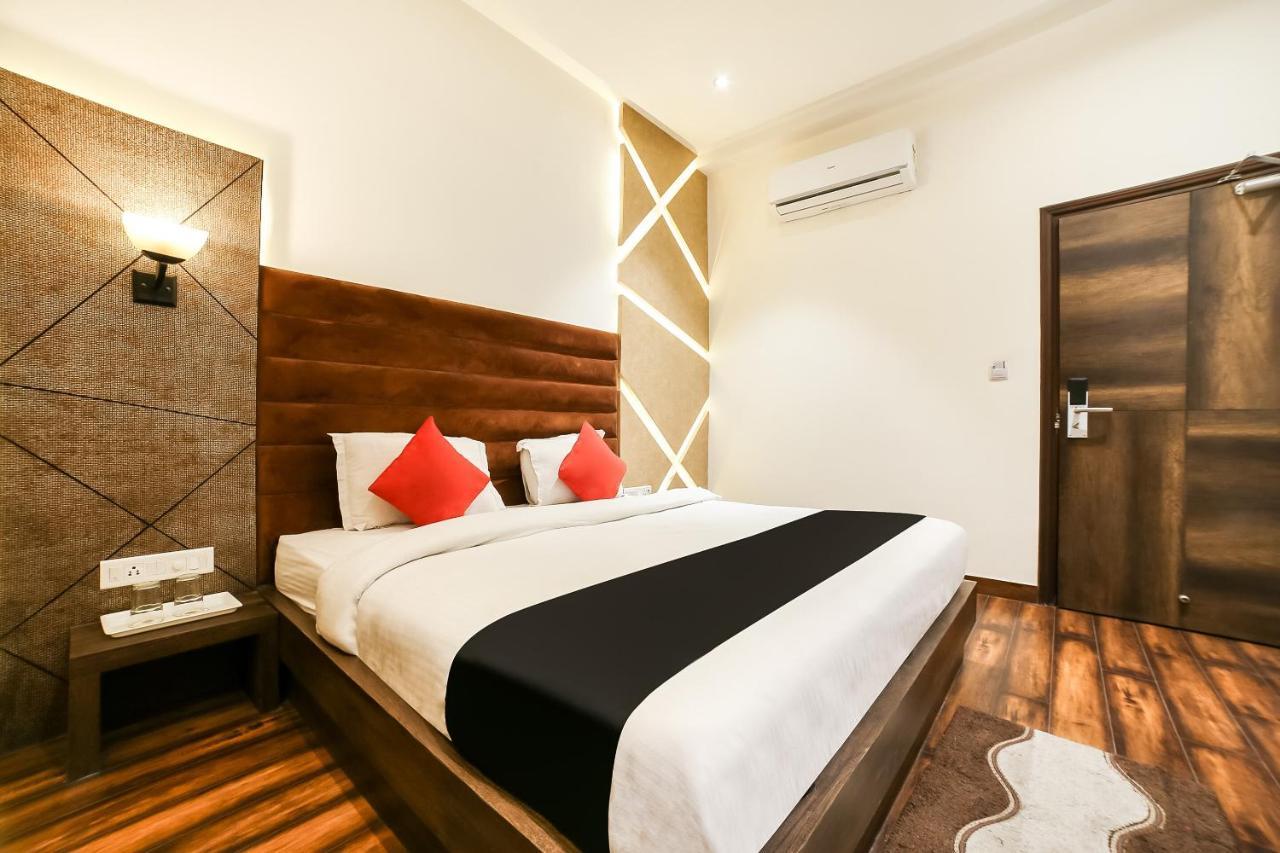 Hotel Capital O 38688 Royal Shelaton 3*