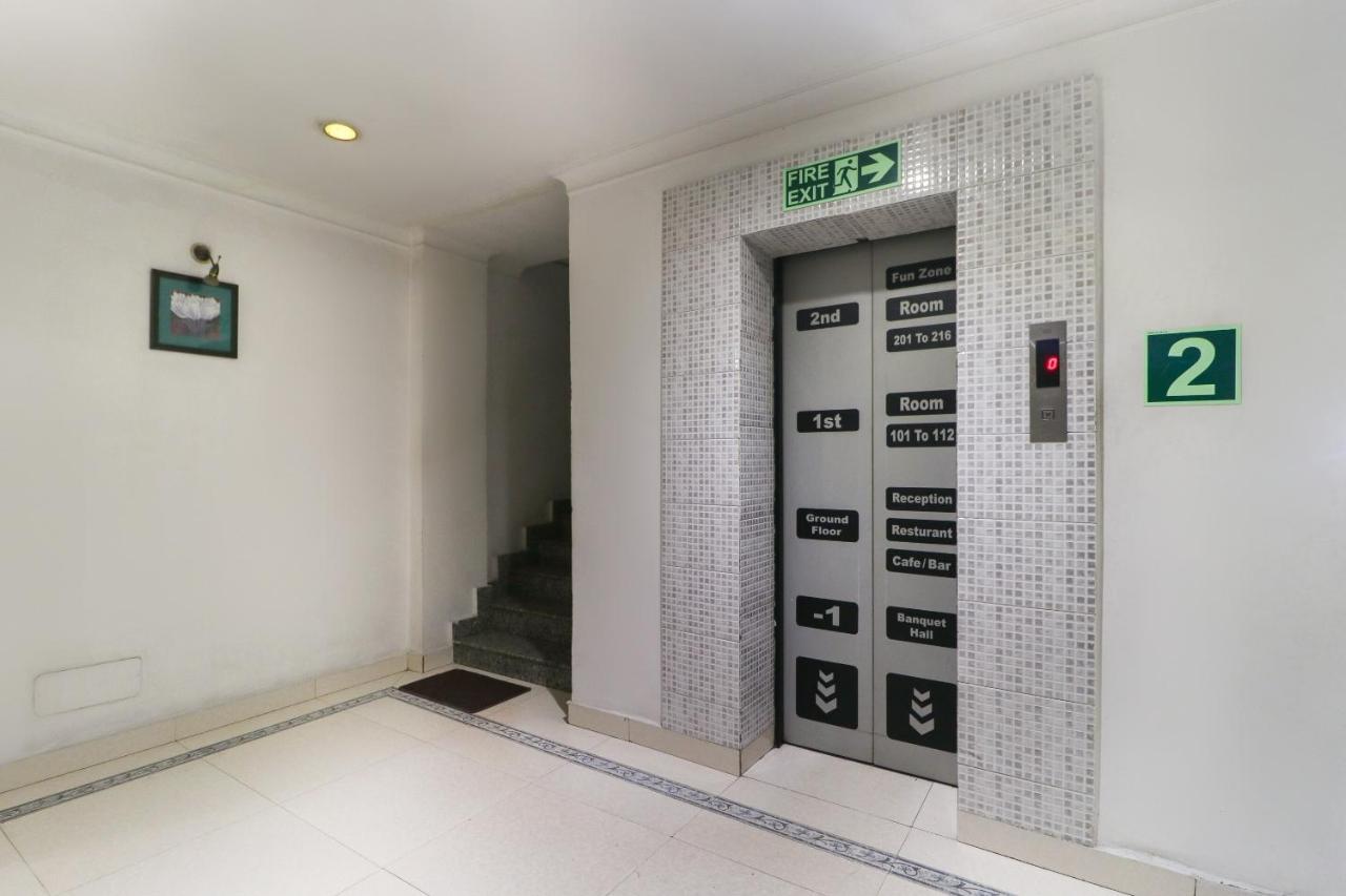 Hotel Oyo 13365 Teg Royal 3*