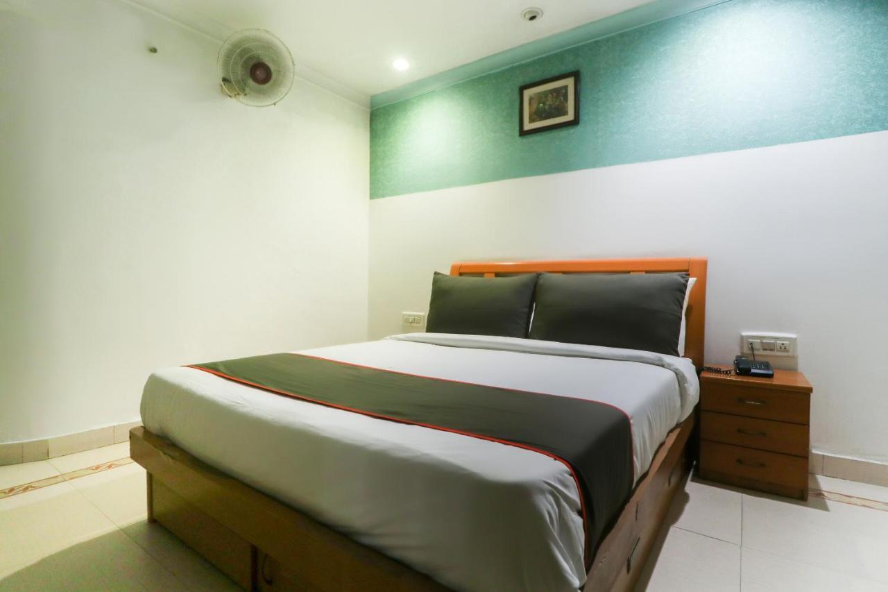 Oyo 13365 Teg Royal Hotel 3*