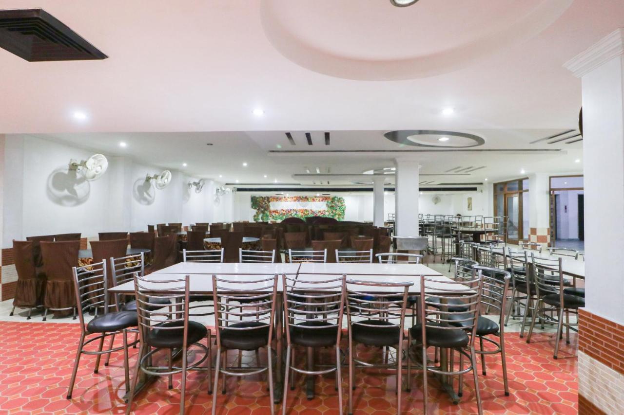 Oyo 13365 Teg Royal Hotel