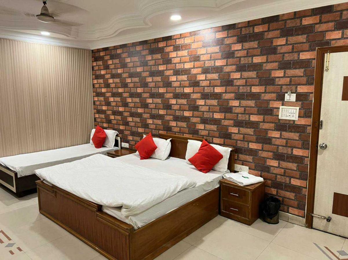 O Anand Hotel