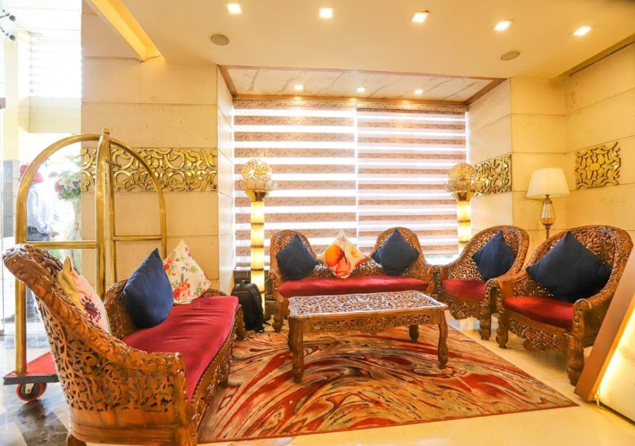 Hk Clarks Inn, 3*