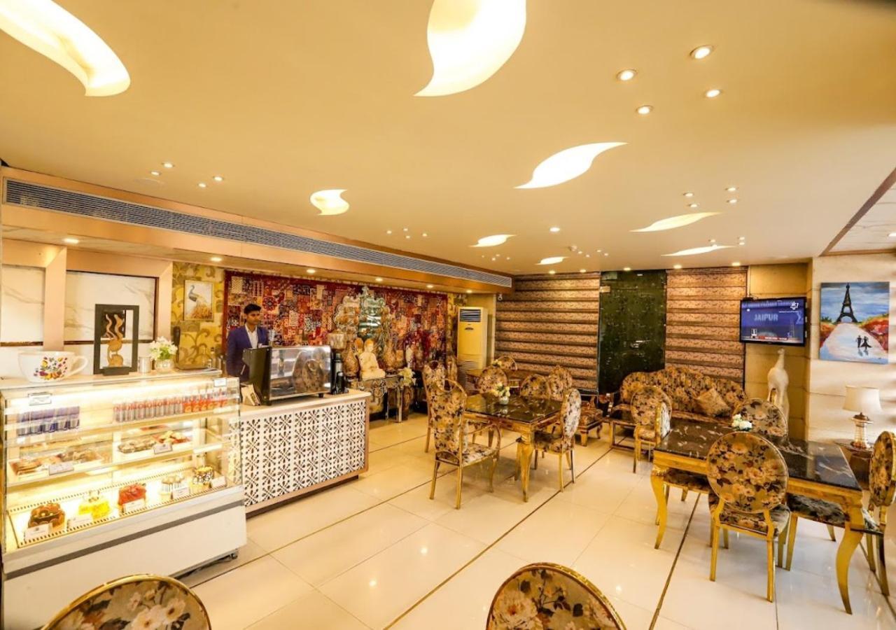 Hk Clarks Inn, 3*