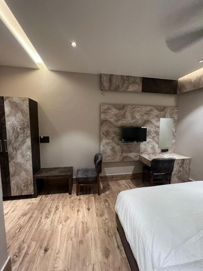 Ventures Hotel