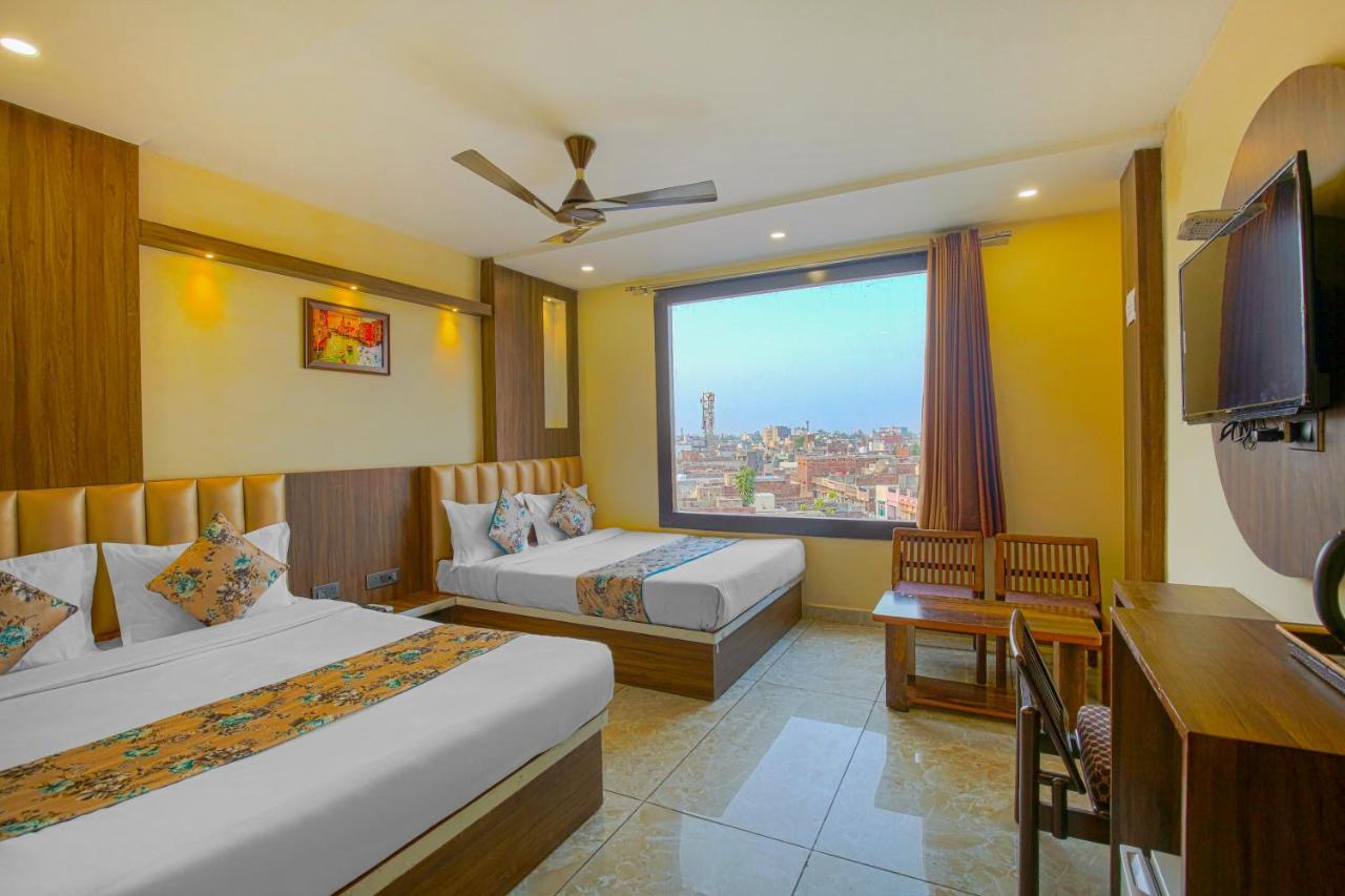 Crown, Hotel 3*