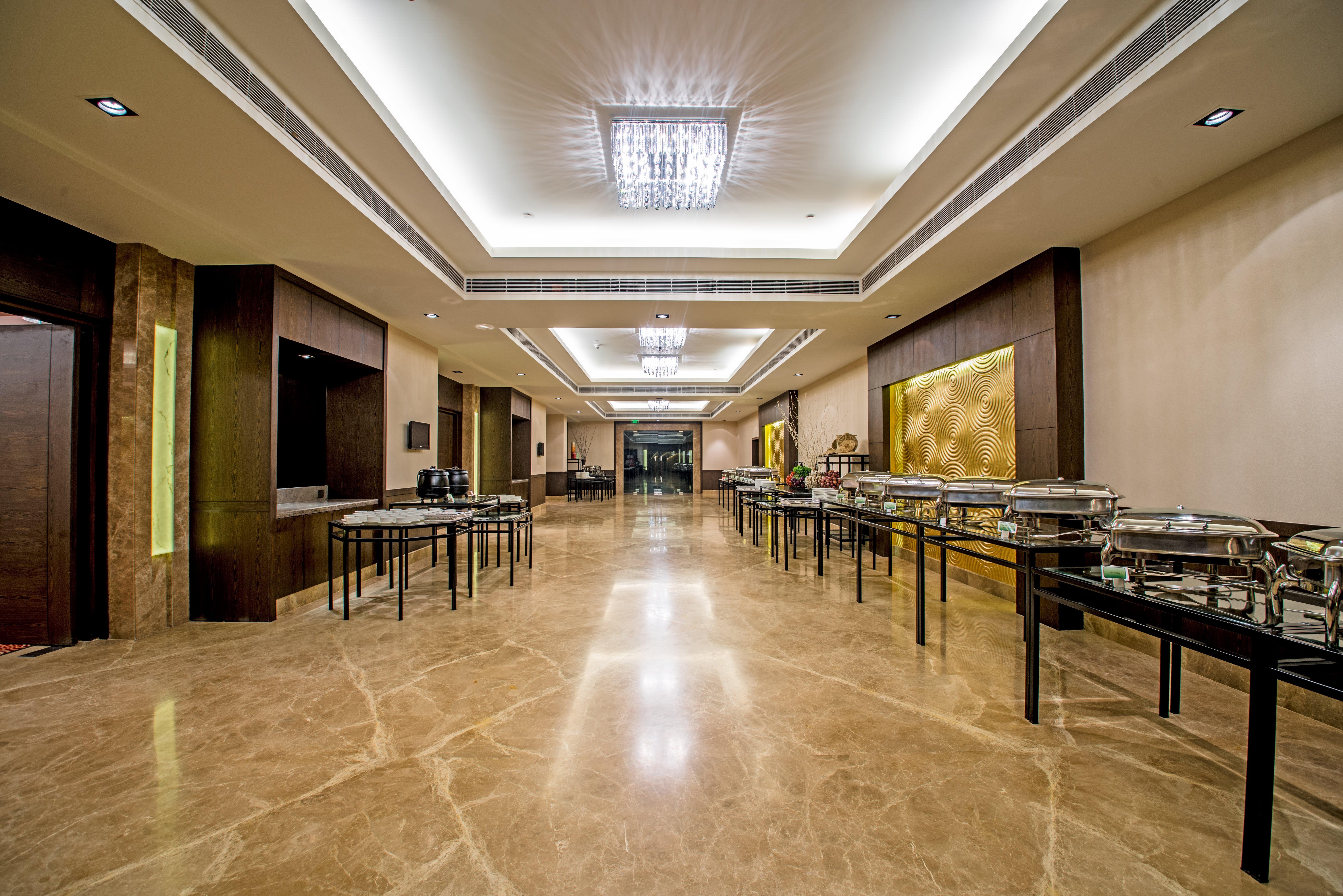 Hotel Ranjit Avenue By Ihg 4*