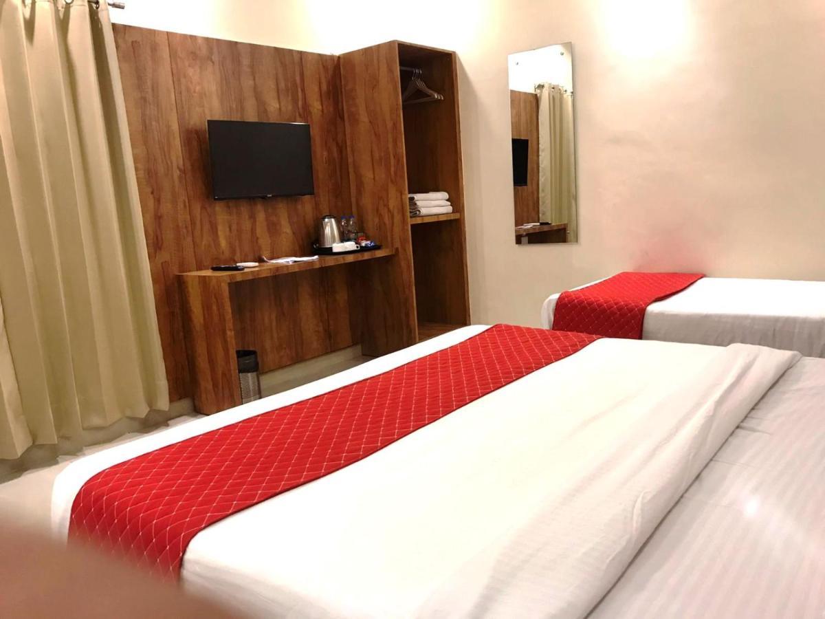 Hotel Hampton - 200 Mt From Golden Temple
