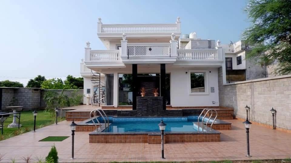 Villa Greystone Villa: Luxurious Retreat With Pool And Entertainment
