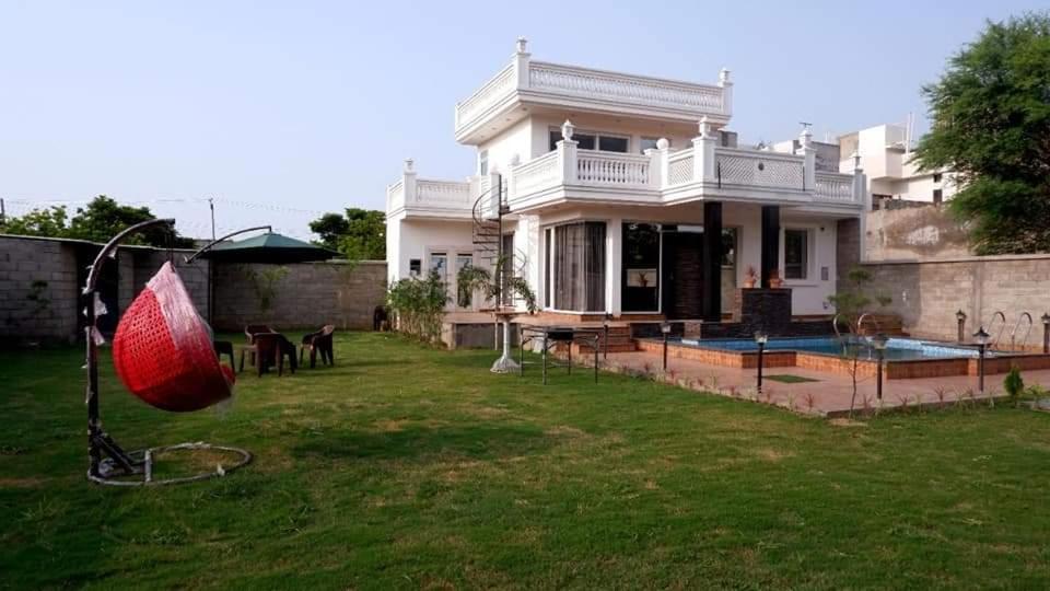 Greystone Villa: Luxurious Retreat With Pool And Entertainment Villa