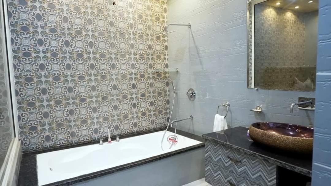 Villa Greystone Villa: Luxurious Retreat With Pool And Entertainment