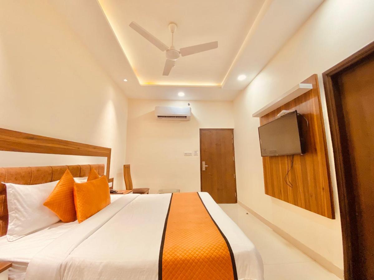 White And Restaurant 300 Mtr From Golden Temple 3*