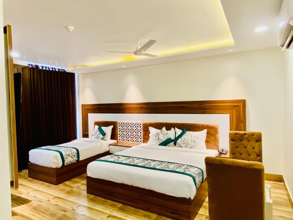 Hotel White 3*
