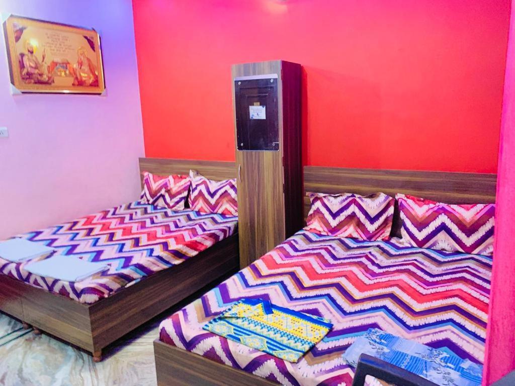 Ar Home Stay Hotel -300 Meters From Golden Temple Bed & Breakfast