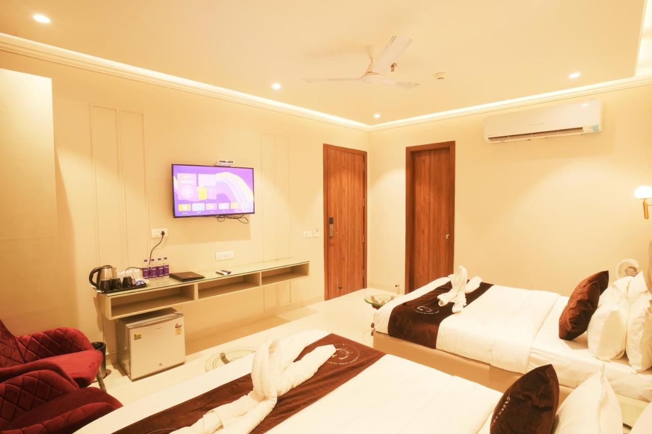 Land Heights 3*