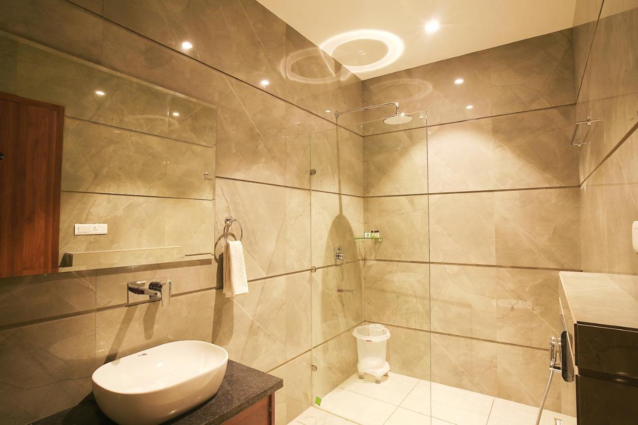 Land Heights 3*