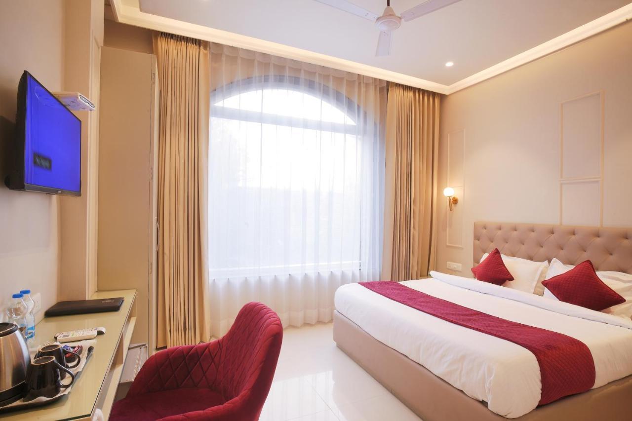 Hotel Land Heights 3*