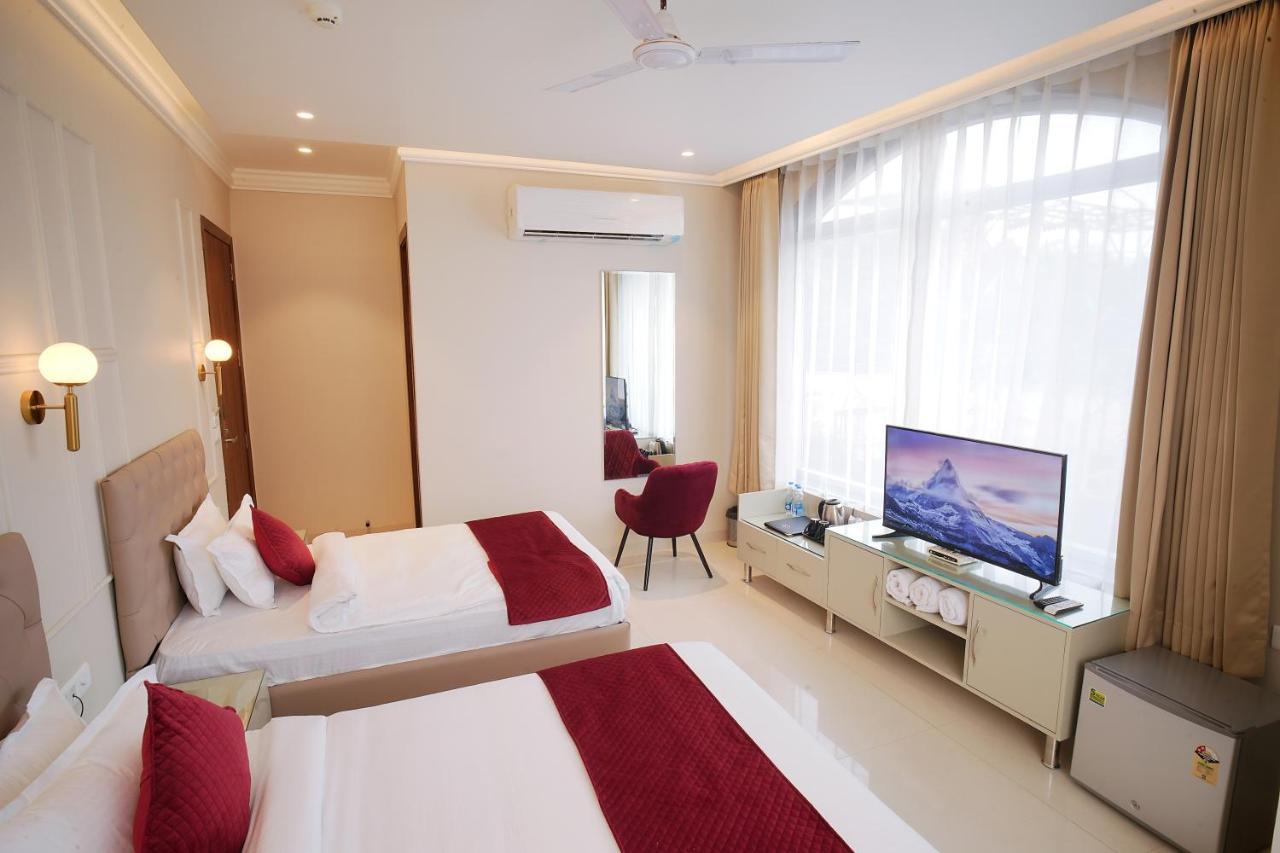 Land Heights Hotel