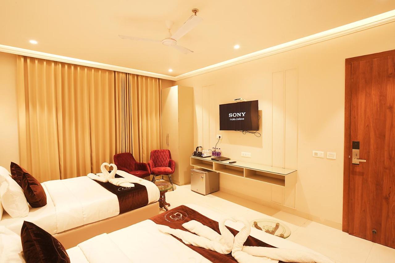 Hotel Land Heights 3*