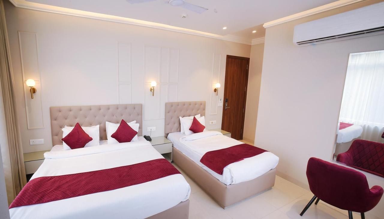 Hotel Land Heights 3*